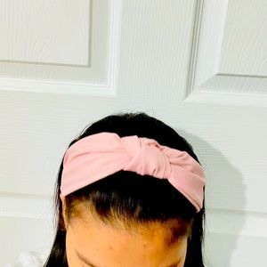Bow Headband, cute Knot hair hoop, for a trendy woman.